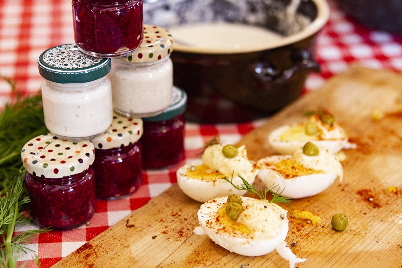 Hausgemachte Beilagen für den Ostertisch: Ćwikła, Meerrettich und Mayonnaise!