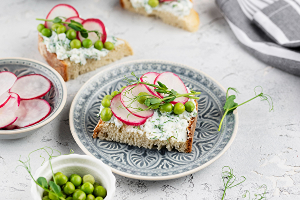 Yogurt cream cheese spread