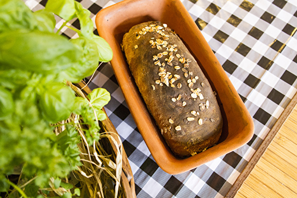 Buckwheat-rice bread in a pot