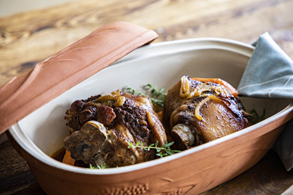 Roasted pork knuckle