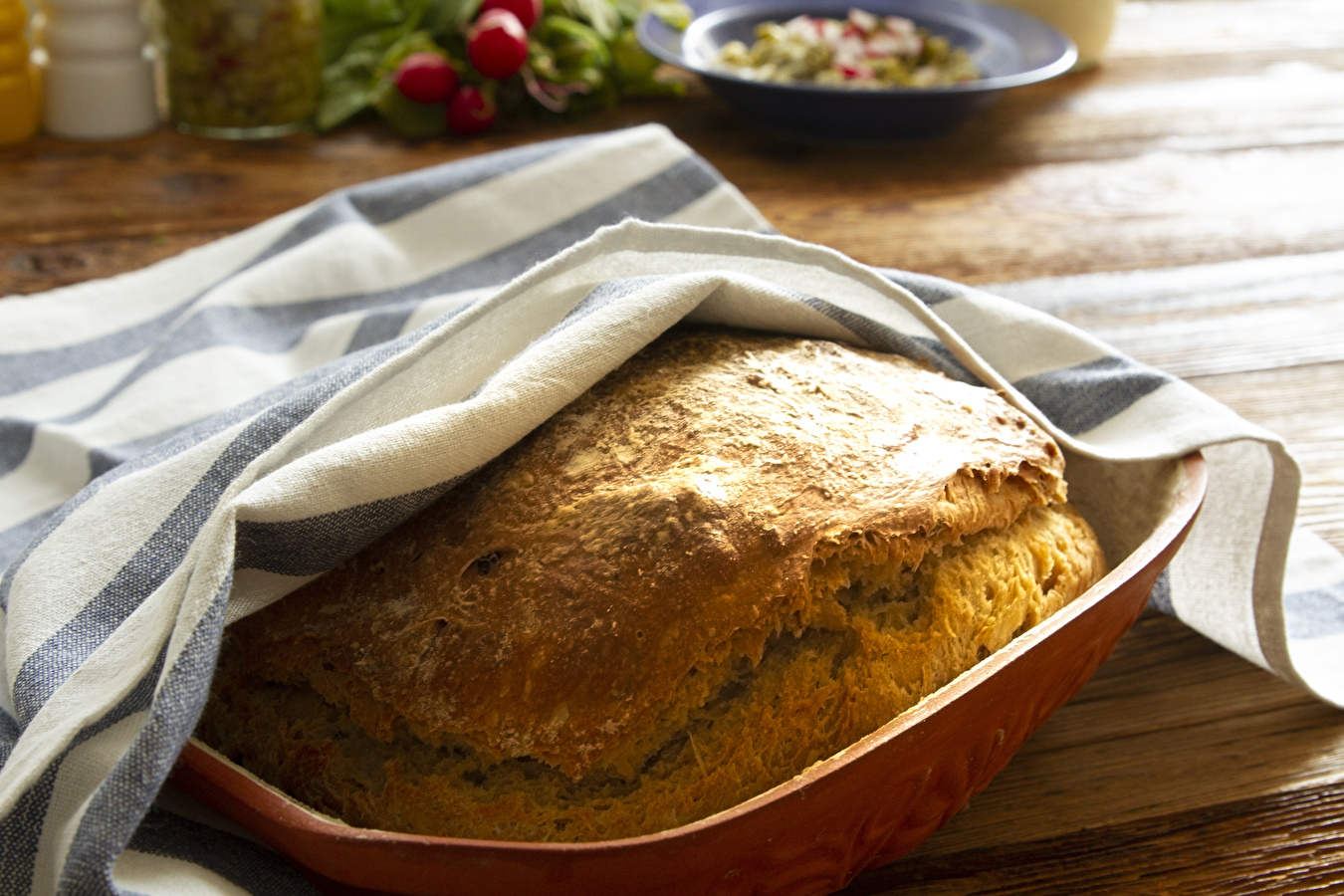 Wheat bread with sun-dried tomatoes