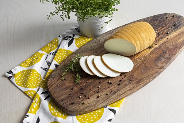 Smoked rennet cheese