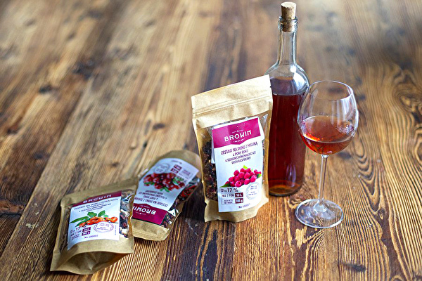 Raspberry wine from dried fruit