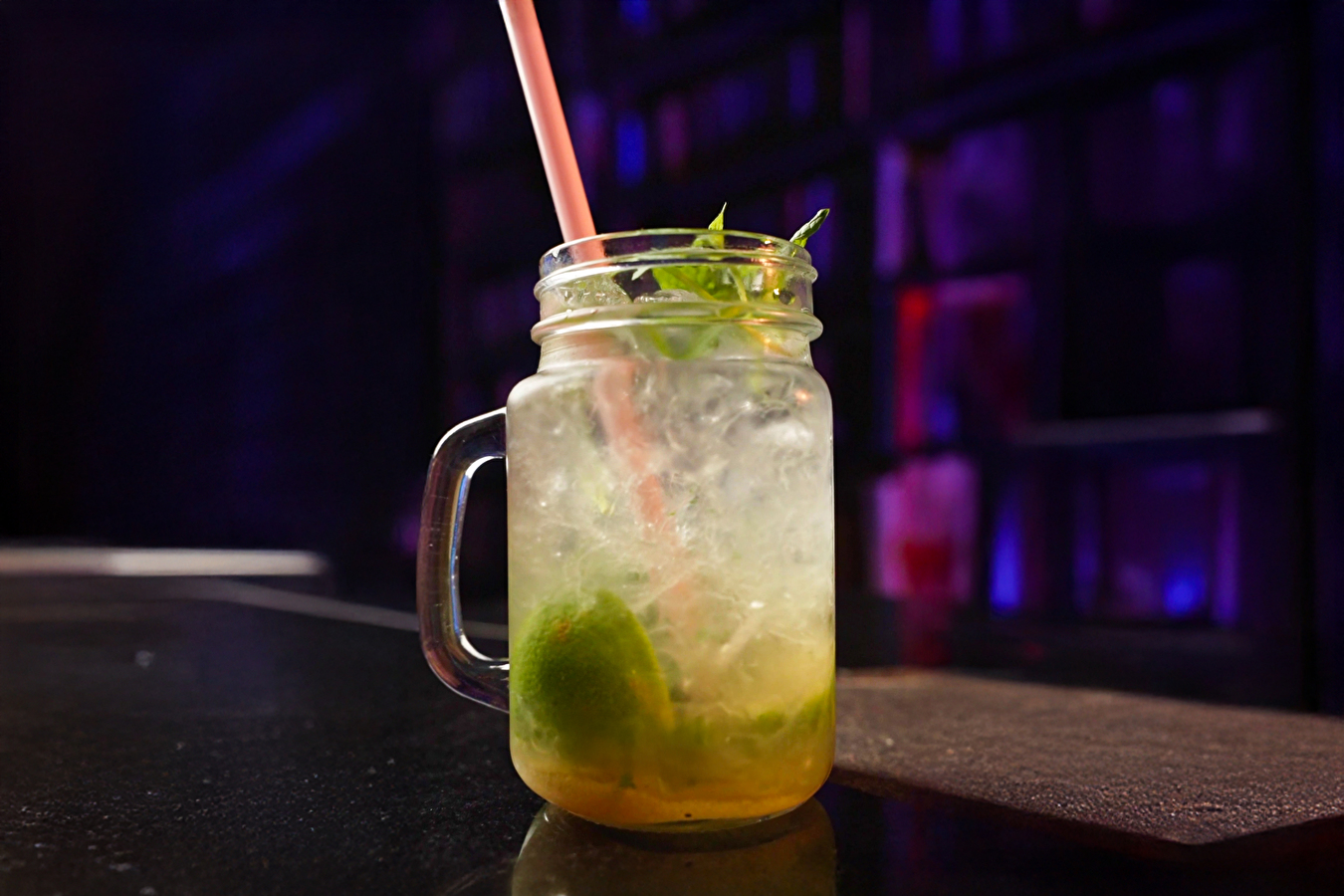 Nojito - orzeźwiający, bezalkoholowy drink z limonką i miętą