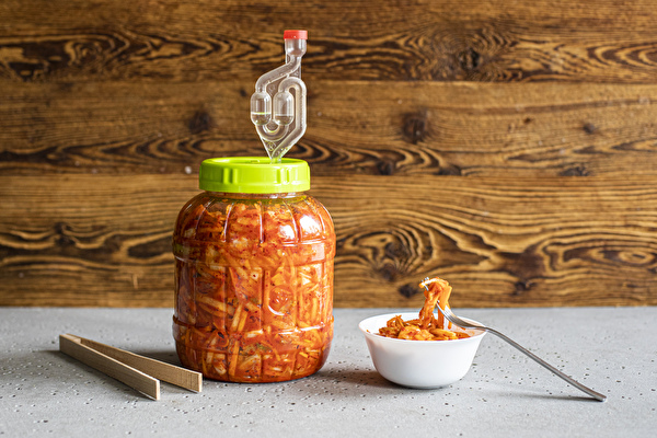 Pikantne kimchi z jabłkiem