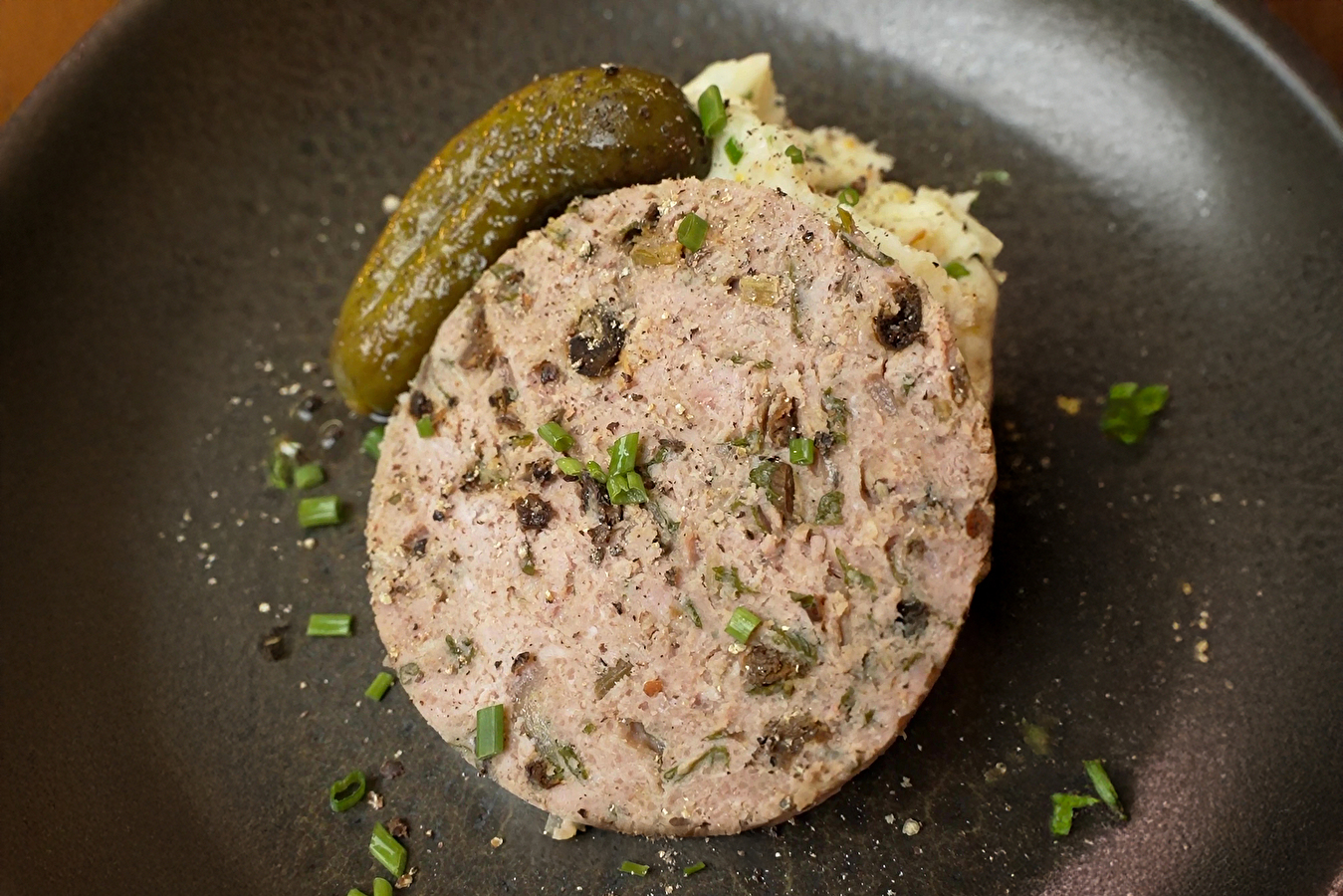 Ланчбокс со свиным мясным рулетом