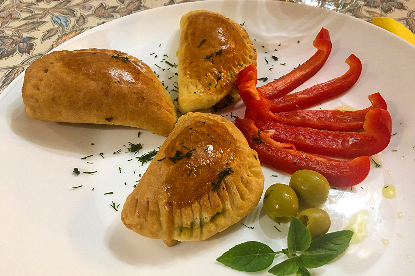 Печёные пирожки со шпинатом